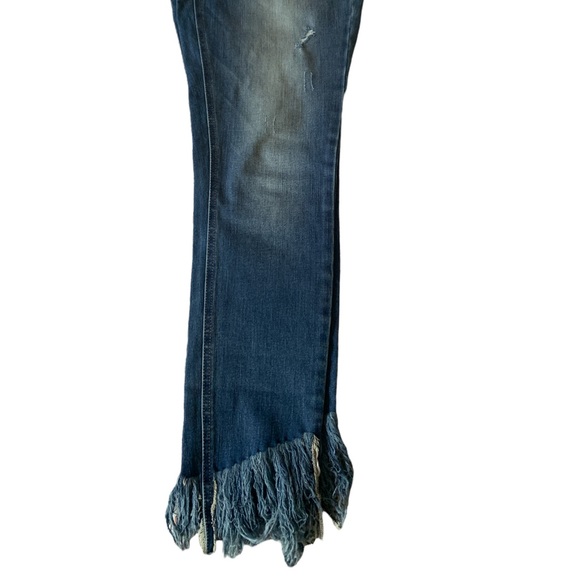 NEW Design Lab Lord & Taylor Cropped Fringe Leg Blue Jeans Woman’s Size 29 - Picture 3 of 12